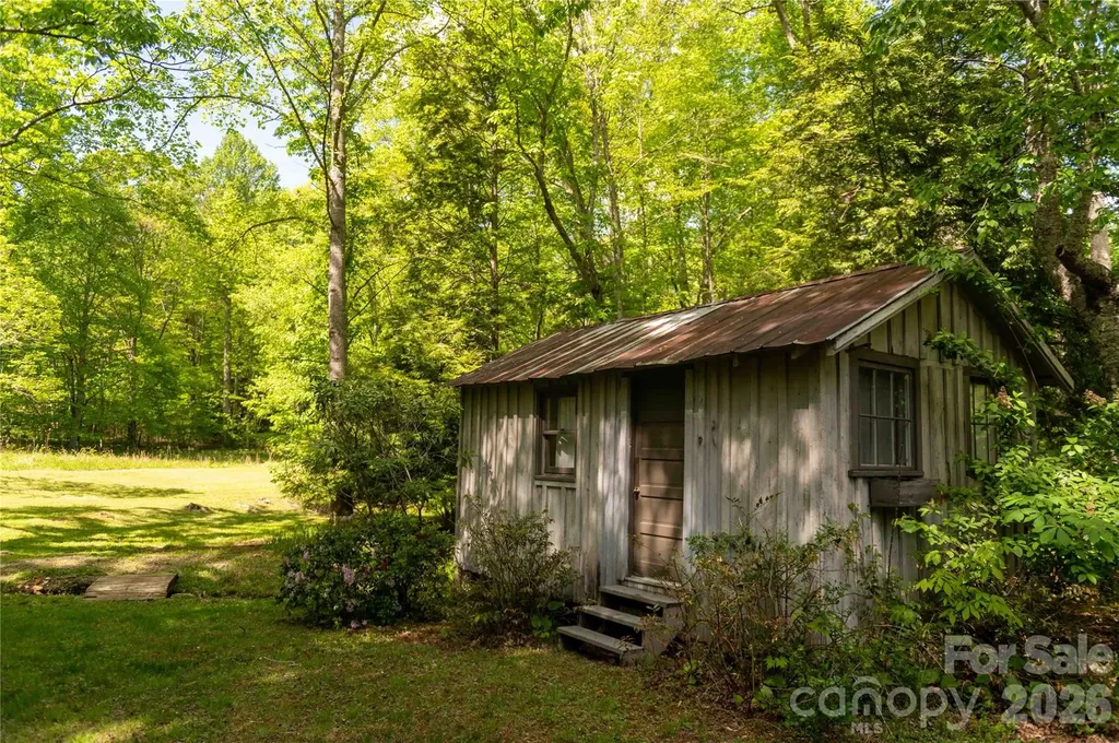 60 Virgels Mountain Road Burnsville NC 28714