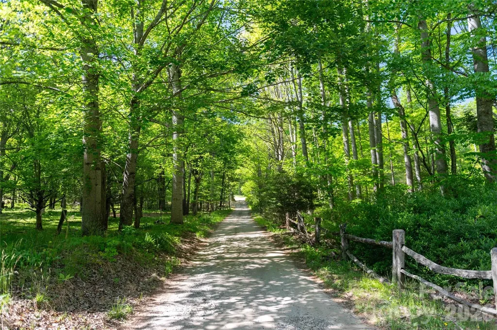 60 Virgels Mountain Road Burnsville NC 28714
