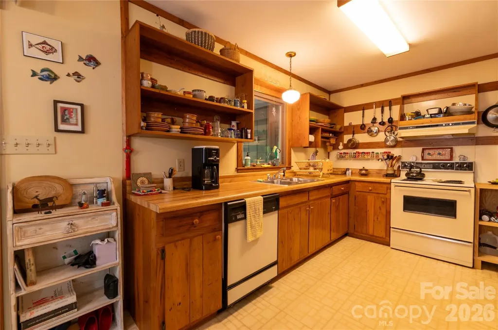 60 Virgels Mountain Road Burnsville NC 28714