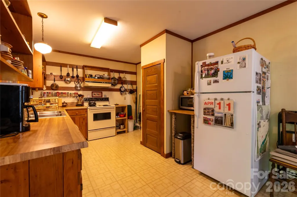 60 Virgels Mountain Road Burnsville NC 28714