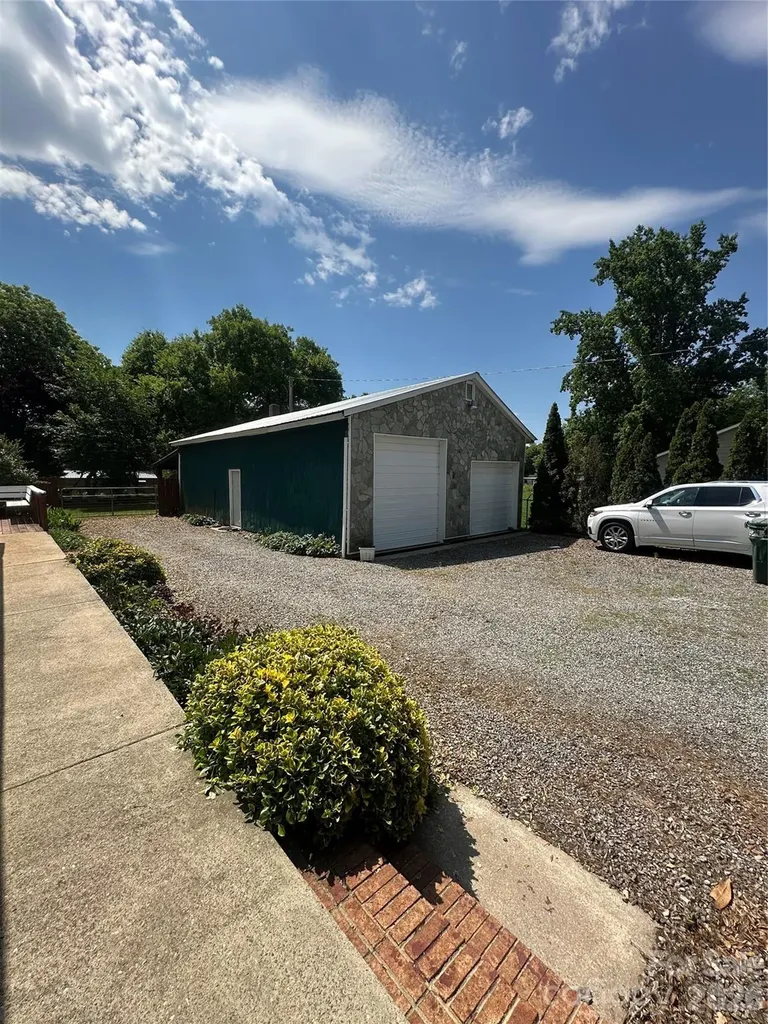 1407 N College Avenue Newton NC 28658