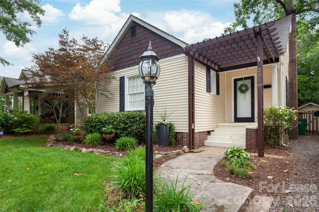 2319 Bay Street Charlotte NC 28205