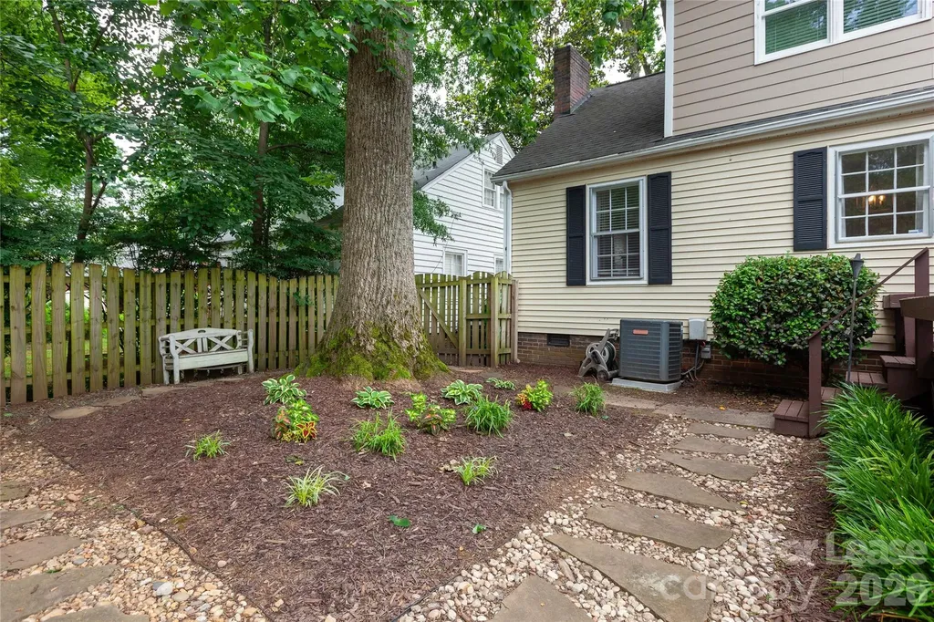2319 Bay Street Charlotte NC 28205