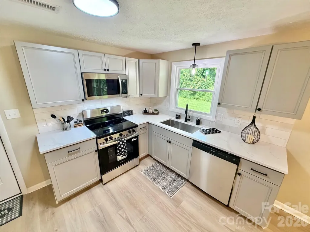 303 Deal Avenue NE Conover NC 28613