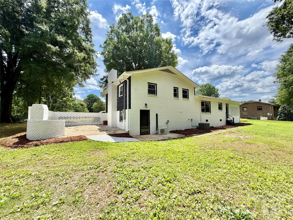 303 Deal Avenue NE Conover NC 28613