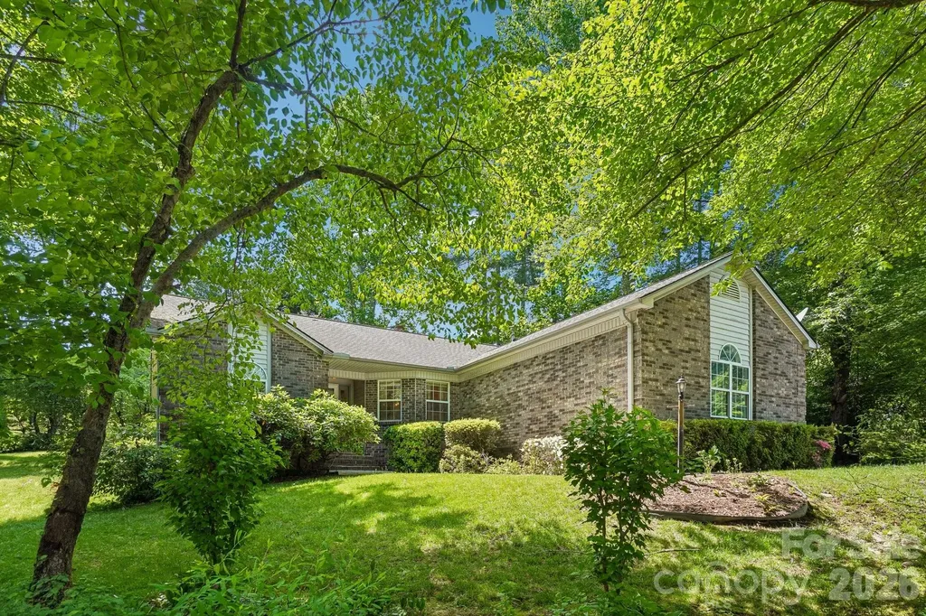 7 St. Andrews Drive Etowah NC 28729