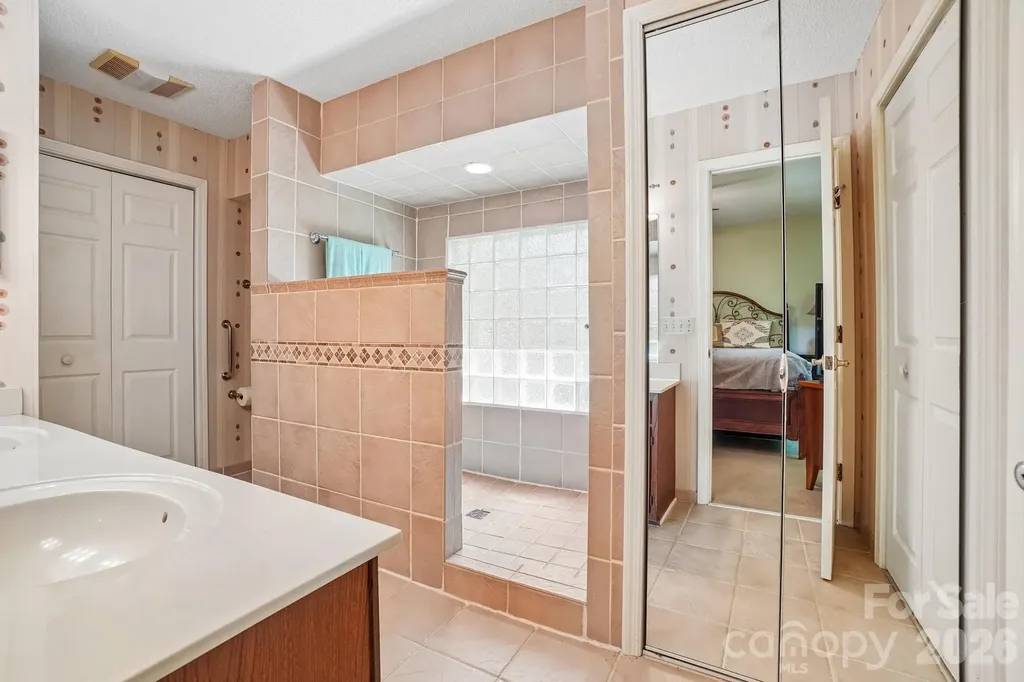 7 St. Andrews Drive Etowah NC 28729
