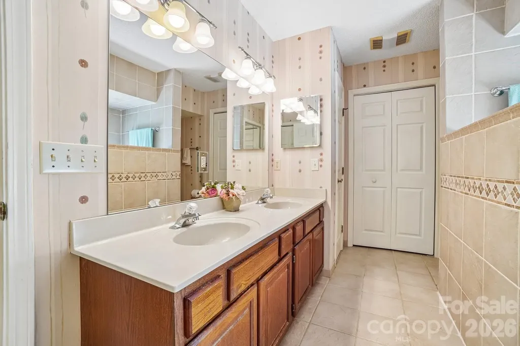 7 St. Andrews Drive Etowah NC 28729
