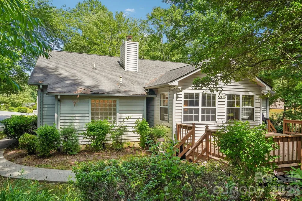7 St. Andrews Drive Etowah NC 28729
