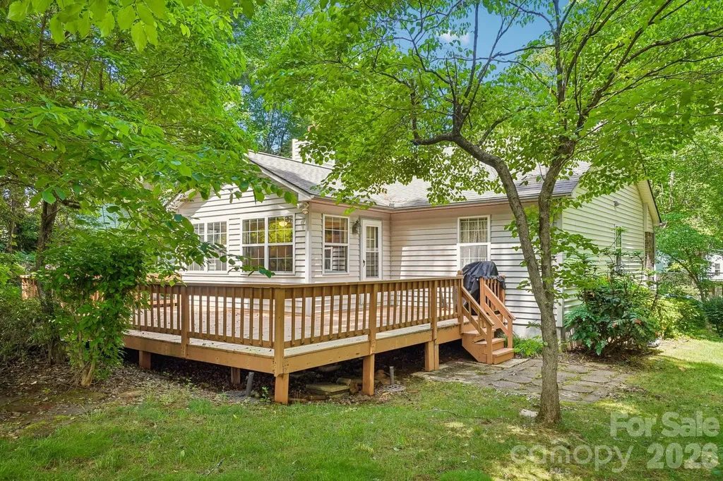 7 St. Andrews Drive Etowah NC 28729