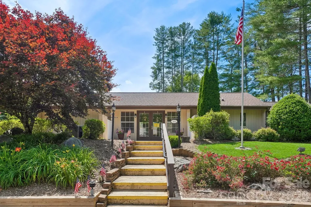 7 St. Andrews Drive Etowah NC 28729