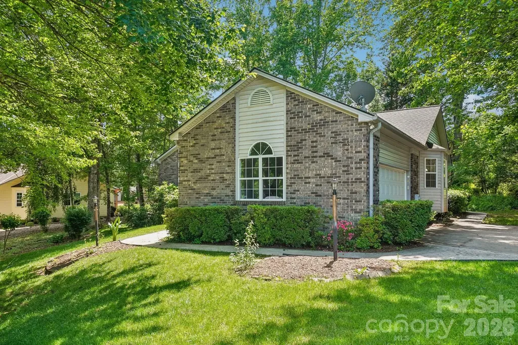 7 St. Andrews Drive Etowah NC 28729