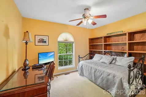 7 St. Andrews Drive Etowah NC 28729