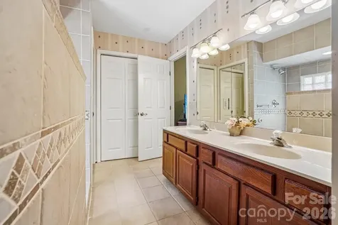 7 St. Andrews Drive Etowah NC 28729