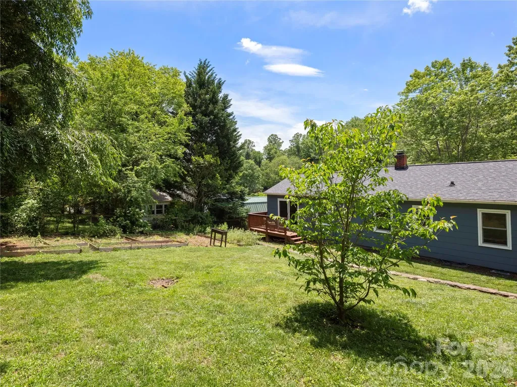 18 Pinewood Place Asheville NC 28806