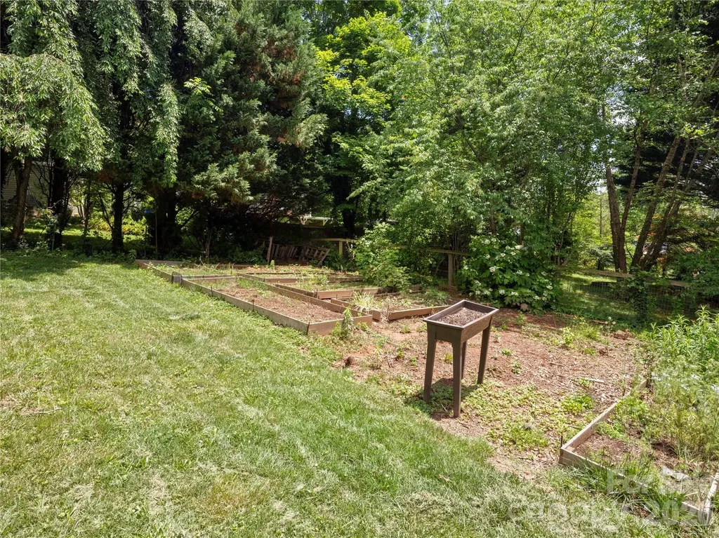 18 Pinewood Place Asheville NC 28806