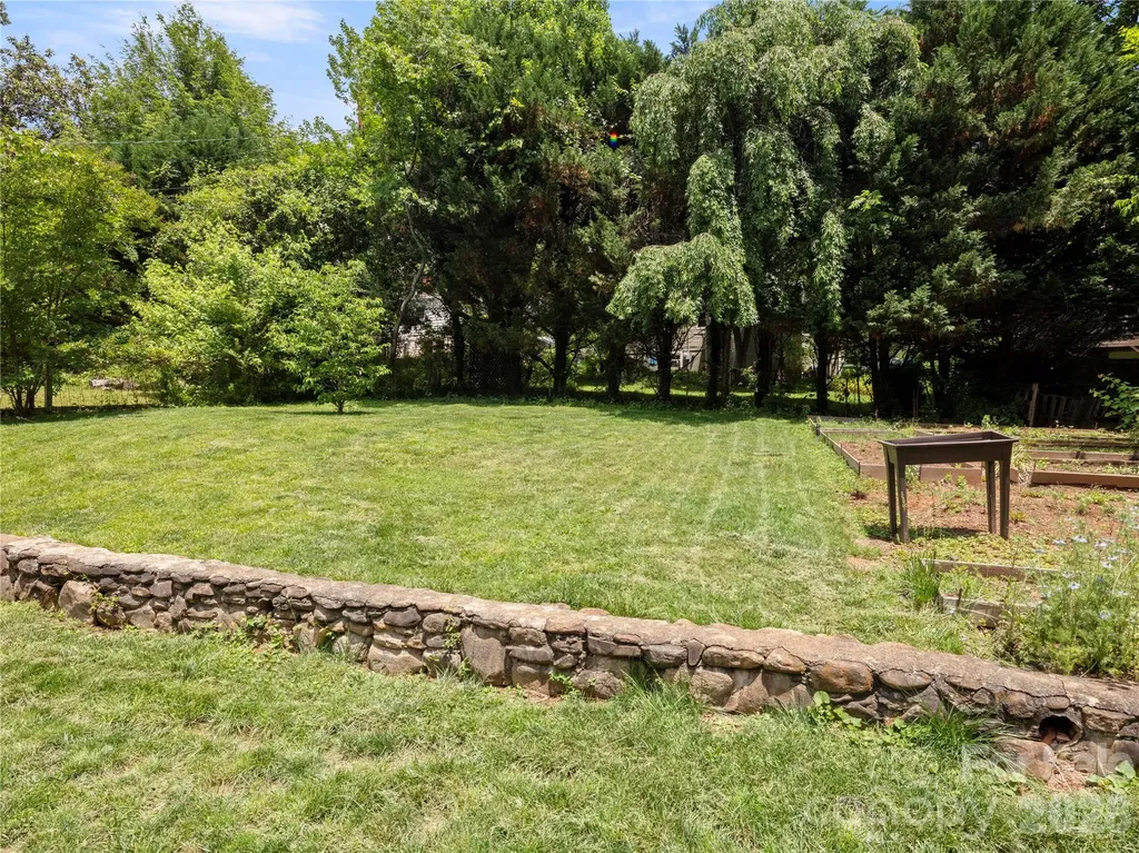 18 Pinewood Place Asheville NC 28806