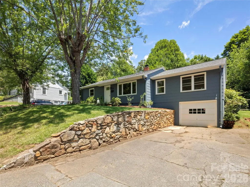 18 Pinewood Place Asheville NC 28806