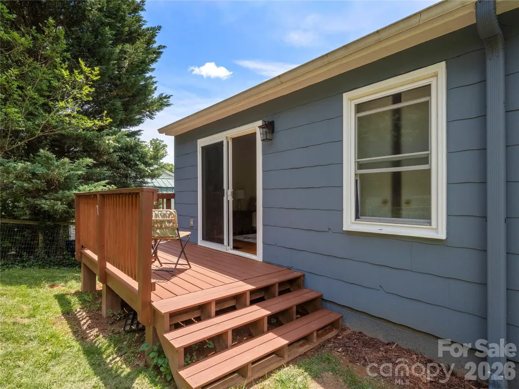 18 Pinewood Place Asheville NC 28806