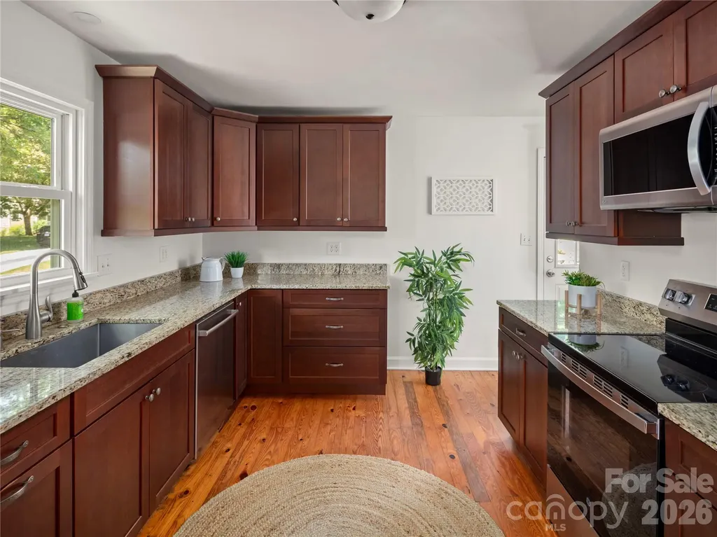 18 Pinewood Place Asheville NC 28806