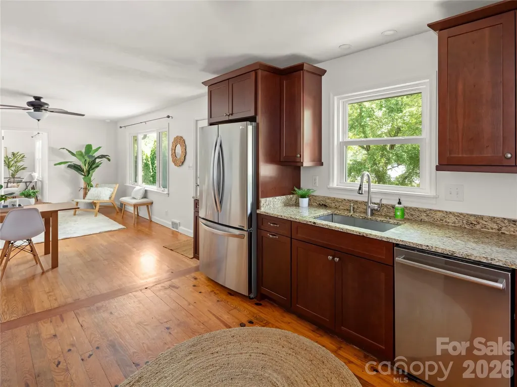 18 Pinewood Place Asheville NC 28806