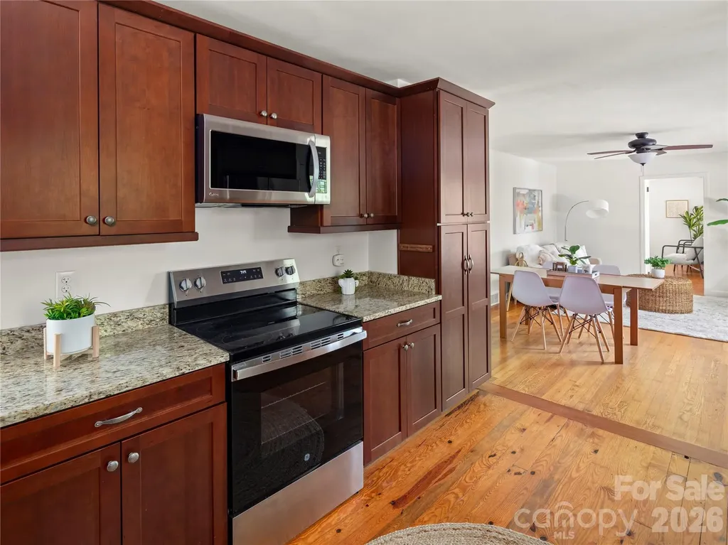 18 Pinewood Place Asheville NC 28806