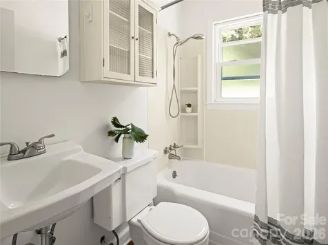 18 Pinewood Place Asheville NC 28806