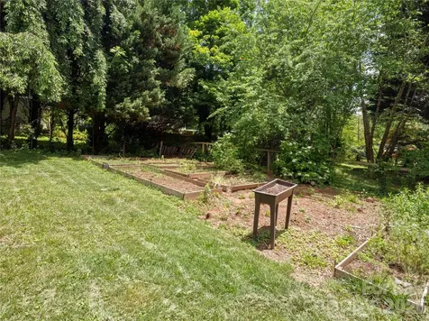 18 Pinewood Place Asheville NC 28806