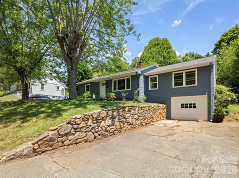 18 Pinewood Place Asheville NC 28806