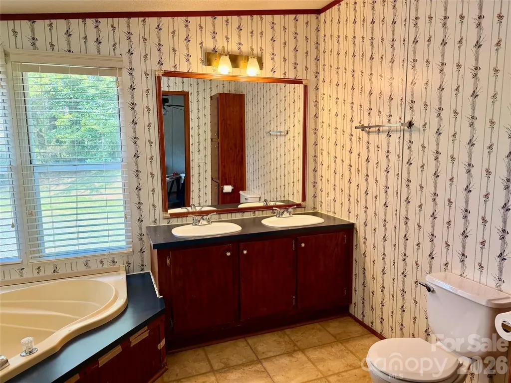 5493 Harris Farm Road Hickory NC 28602