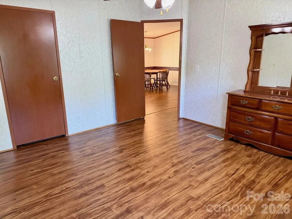 5493 Harris Farm Road Hickory NC 28602