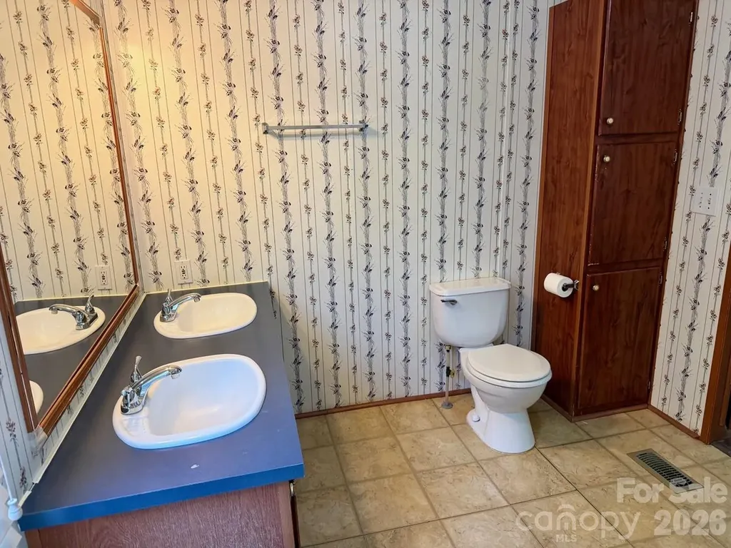5493 Harris Farm Road Hickory NC 28602