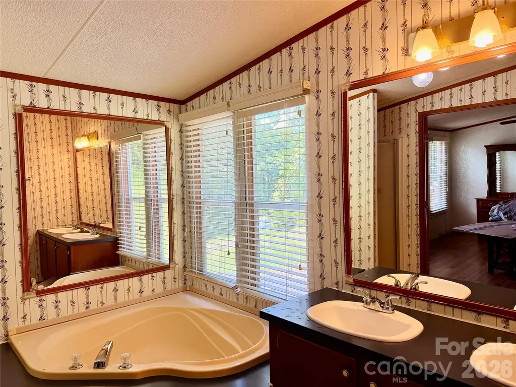 5493 Harris Farm Road Hickory NC 28602