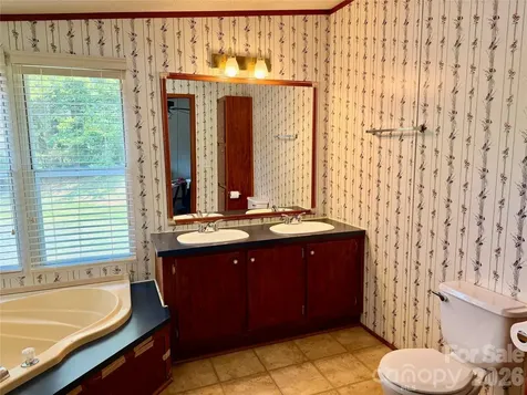 5493 Harris Farm Road Hickory NC 28602