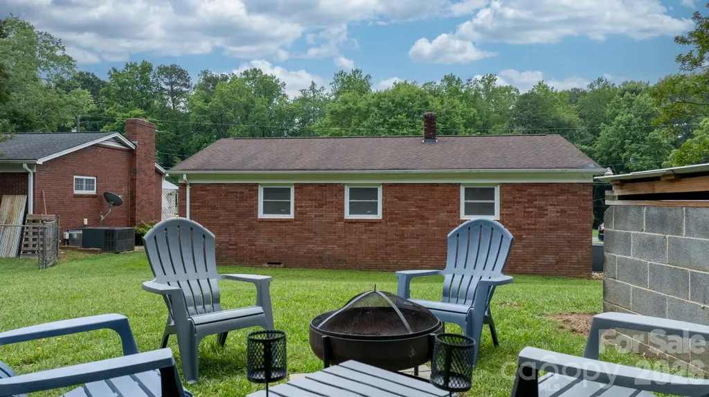 1423 16th Avenue NE Hickory NC 28601