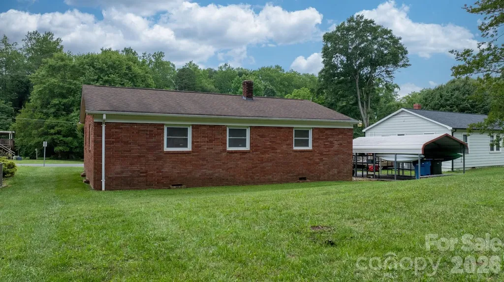 1423 16th Avenue NE Hickory NC 28601