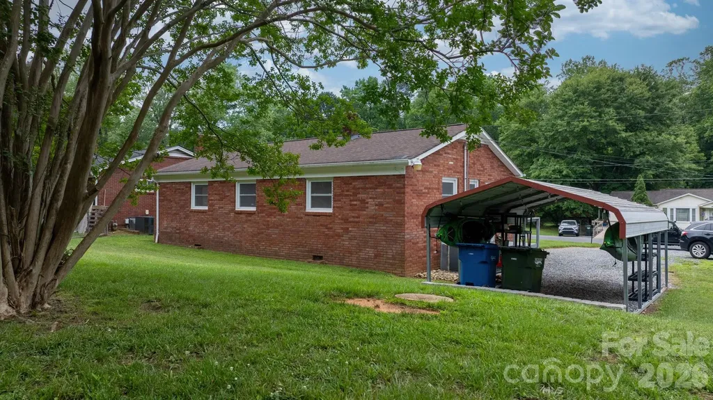 1423 16th Avenue NE Hickory NC 28601