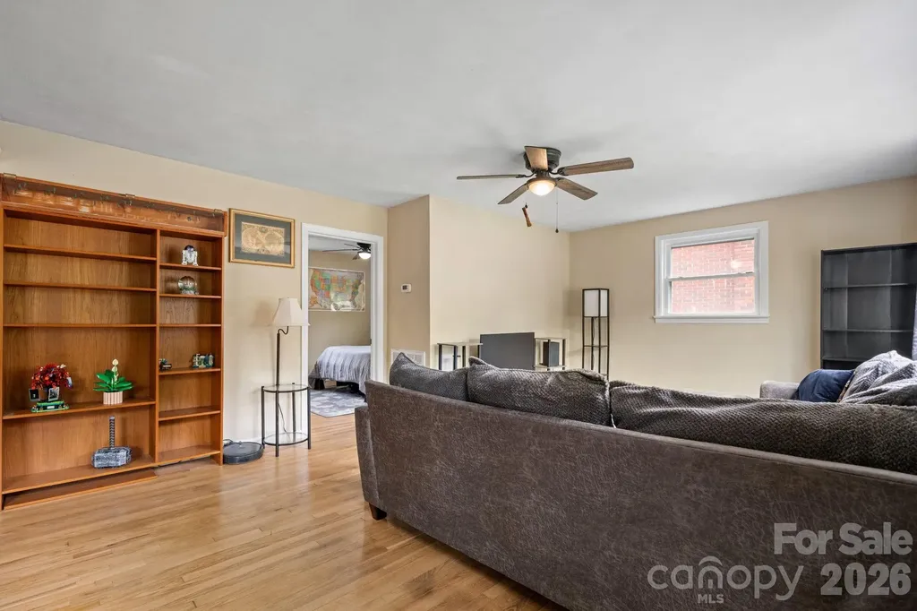 1423 16th Avenue NE Hickory NC 28601
