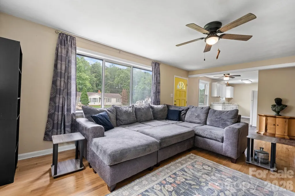 1423 16th Avenue NE Hickory NC 28601