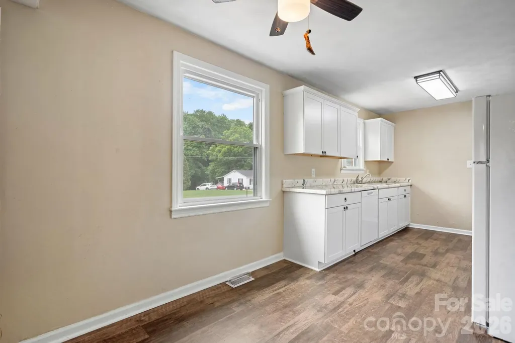 1423 16th Avenue NE Hickory NC 28601