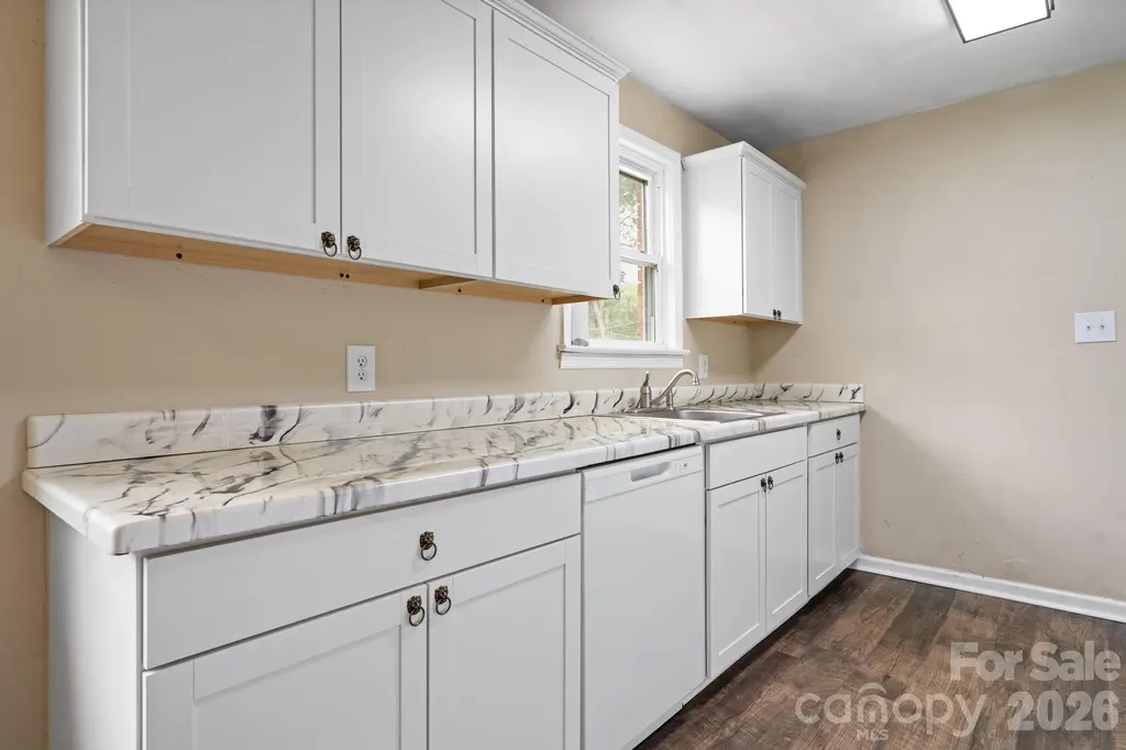 1423 16th Avenue NE Hickory NC 28601