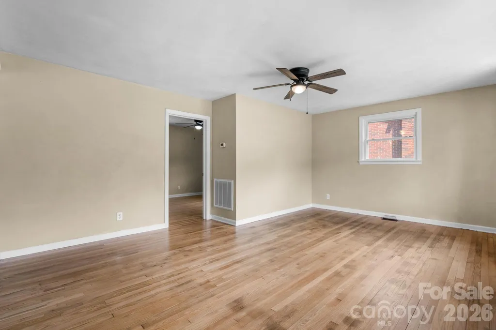 1423 16th Avenue NE Hickory NC 28601