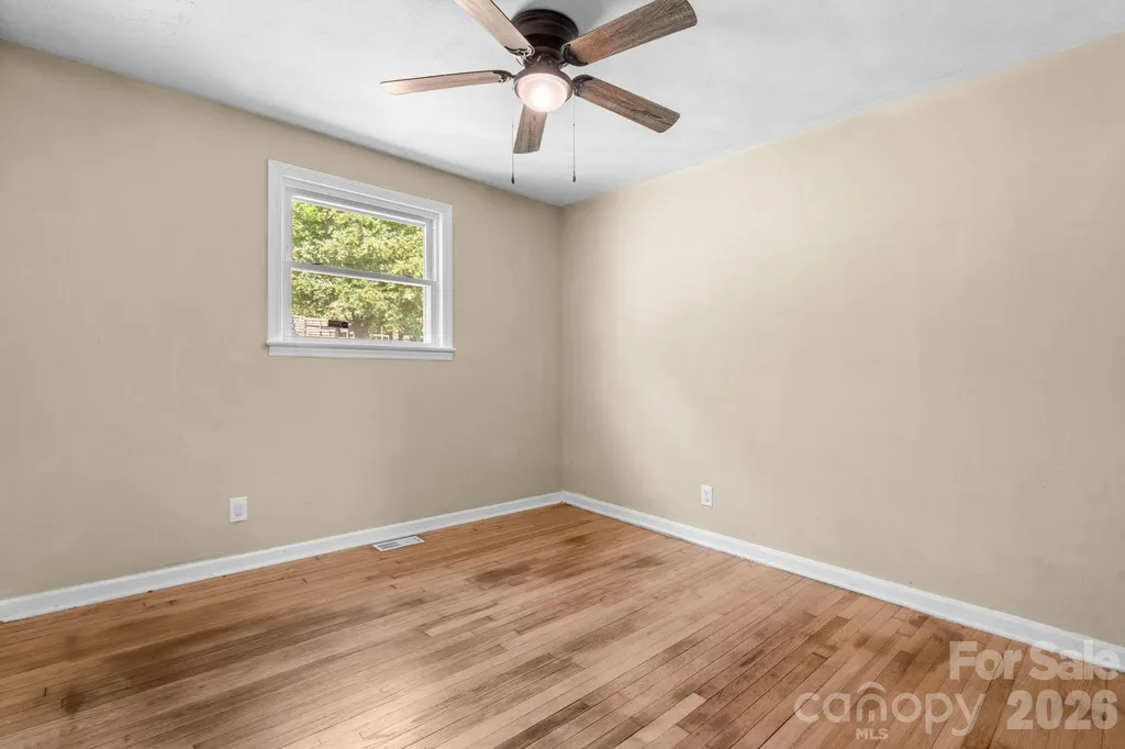 1423 16th Avenue NE Hickory NC 28601