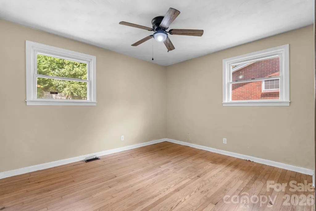 1423 16th Avenue NE Hickory NC 28601