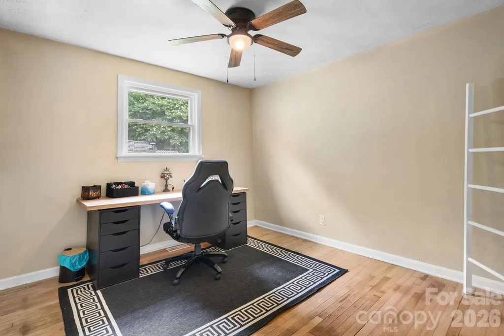 1423 16th Avenue NE Hickory NC 28601