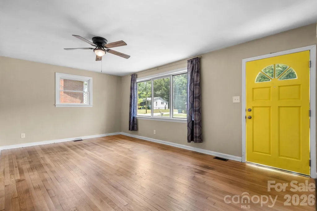 1423 16th Avenue NE Hickory NC 28601
