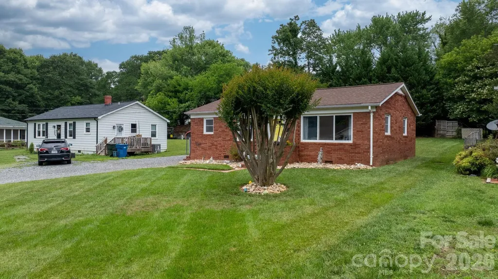 1423 16th Avenue NE Hickory NC 28601