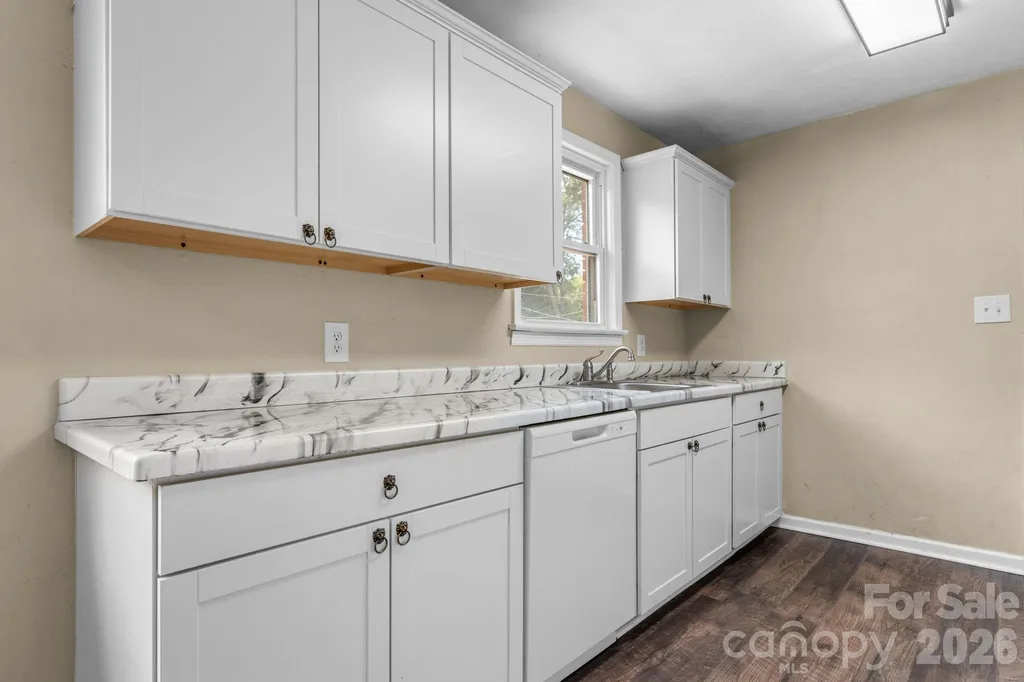 1423 16th Avenue NE Hickory NC 28601