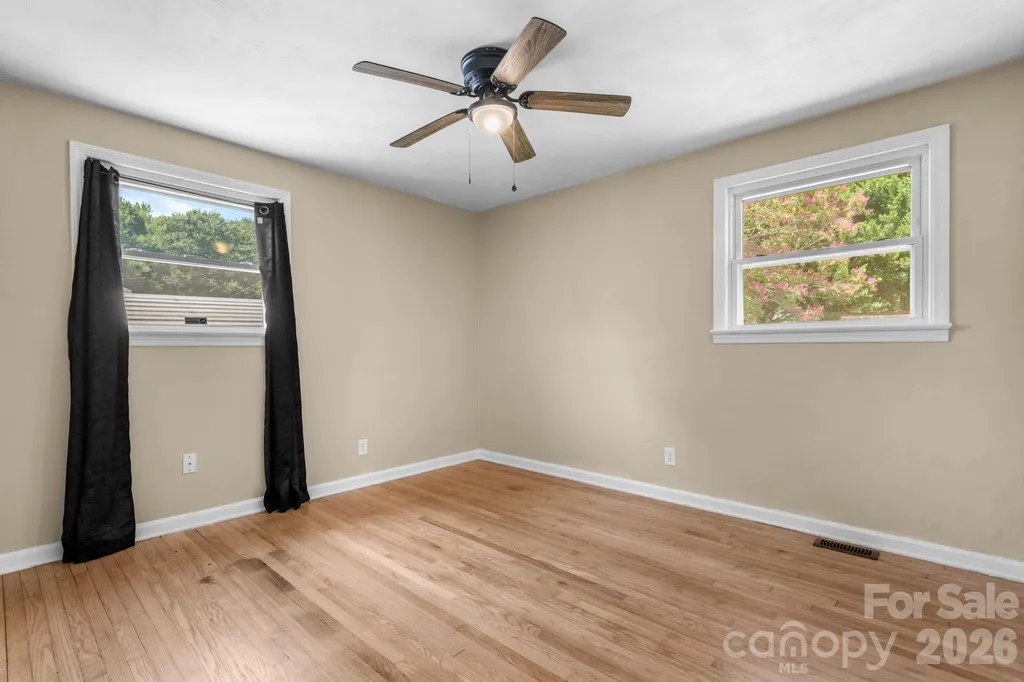 1423 16th Avenue NE Hickory NC 28601