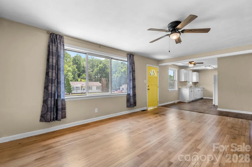 1423 16th Avenue NE Hickory NC 28601